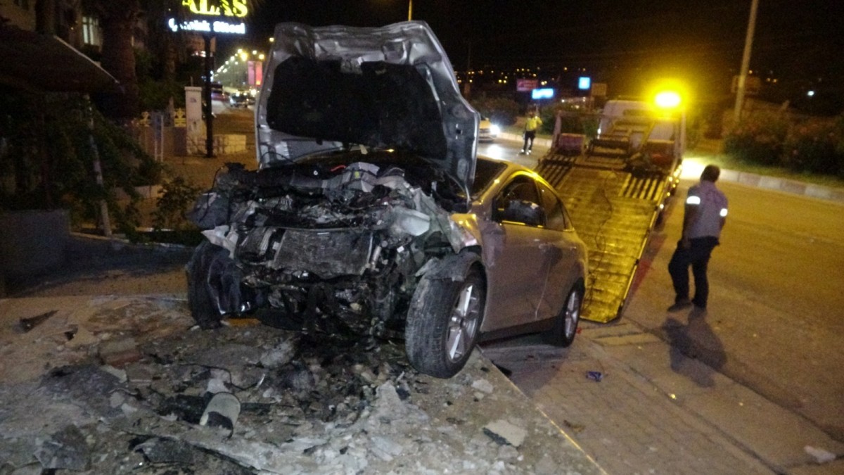 Erdemli’de Feci Kaza 2 ölü 4 yaralı