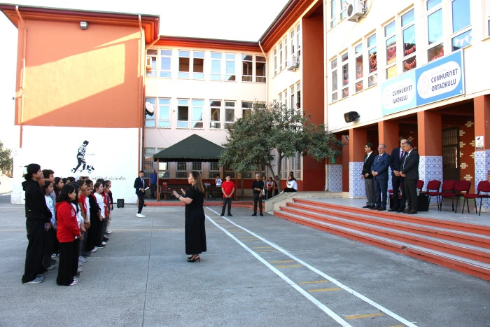 480 Öğrencinin oluşturduğu, 80 metrakare ‘Yaşasın Cumhuriyet’ Görseli Büyük Beğeni Topladı