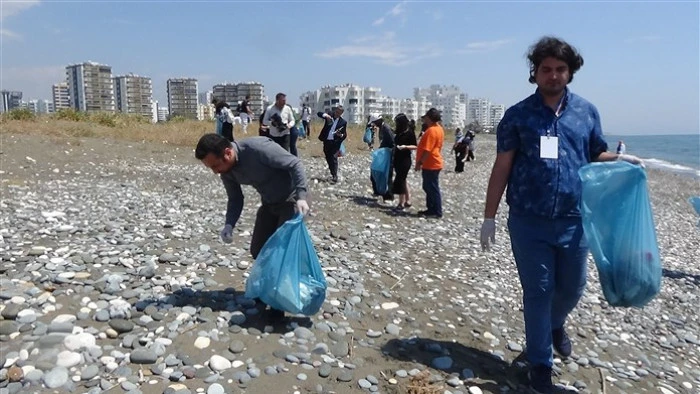 Alata Sahilindeki Caretta Caretta Yuvalarında Üniversiteli Öğrenciler Temizlik Yaptı