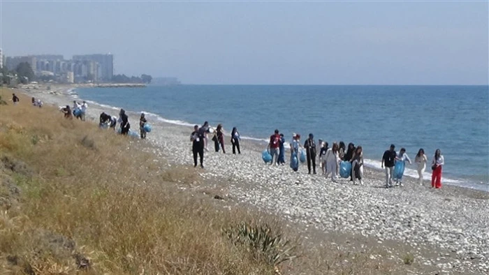 Alata Sahilindeki Caretta Caretta Yuvalarında Üniversiteli Öğrenciler Temizlik Yaptı