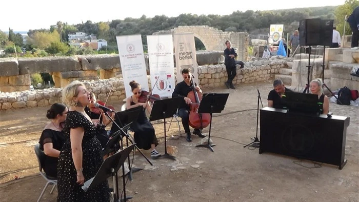 2 Bin 200 Yıllık Elaiussa Sebaste Antik Tiyatroda Konser
