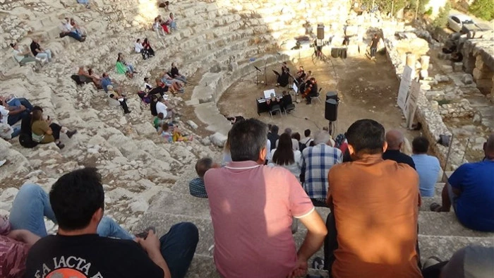 2 Bin 200 Yıllık Elaiussa Sebaste Antik Tiyatroda Konser
