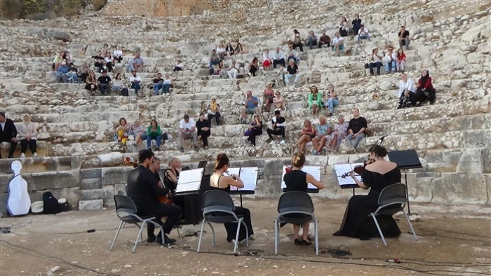 2 Bin 200 Yıllık Elaiussa Sebaste Antik Tiyatroda Konser
