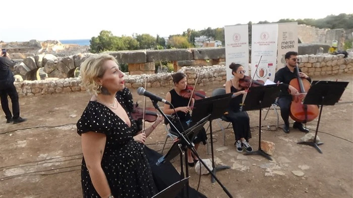 2 Bin 200 Yıllık Elaiussa Sebaste Antik Tiyatroda Konser