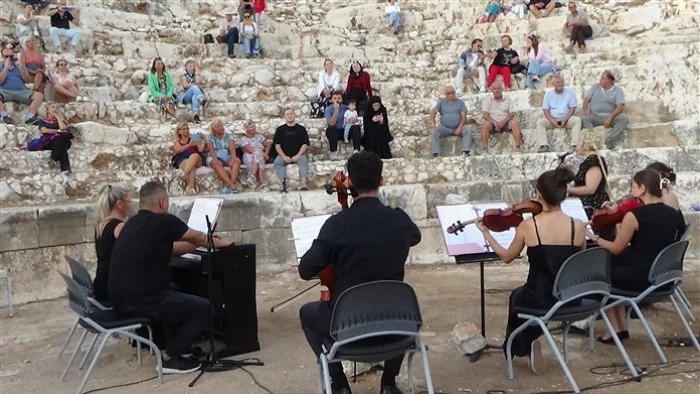 2 Bin 200 Yıllık Elaiussa Sebaste Antik Tiyatroda Konser