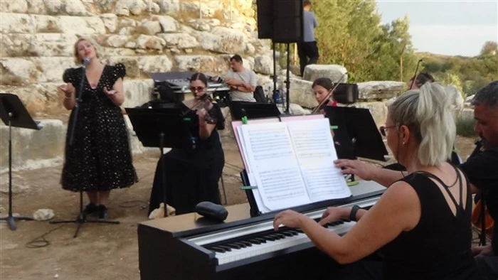2 Bin 200 Yıllık Elaiussa Sebaste Antik Tiyatroda Konser