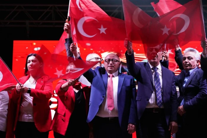 Binlerce Kişi Meşaleyi Cumhuriyet İçin Yaktı