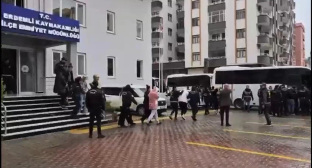 Erdemli Merkezli Fuhuş Operasyonu:13 Tutuklama 