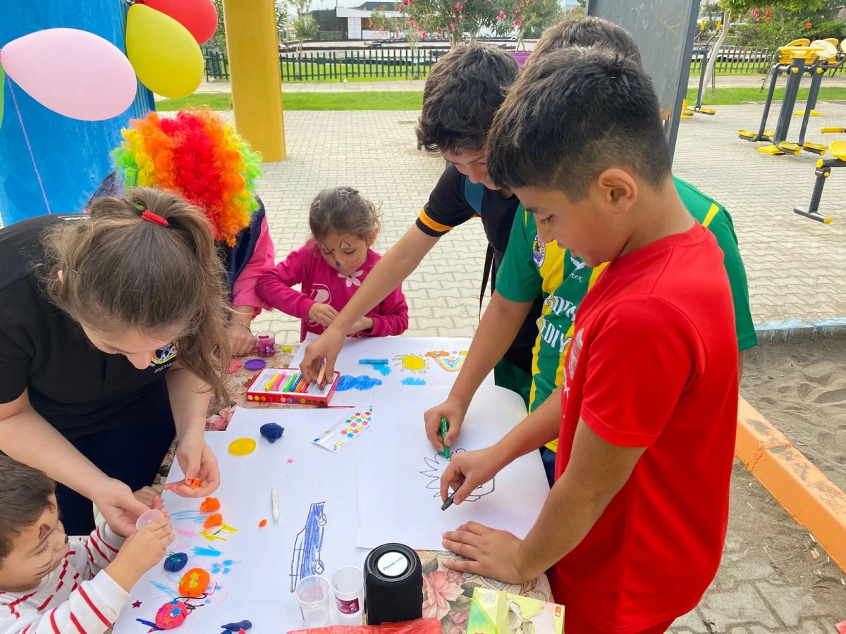 Erdemli MYO’dan çok güzel bir etkinlik daha  “Renkli Eller Temiz Parklar” 