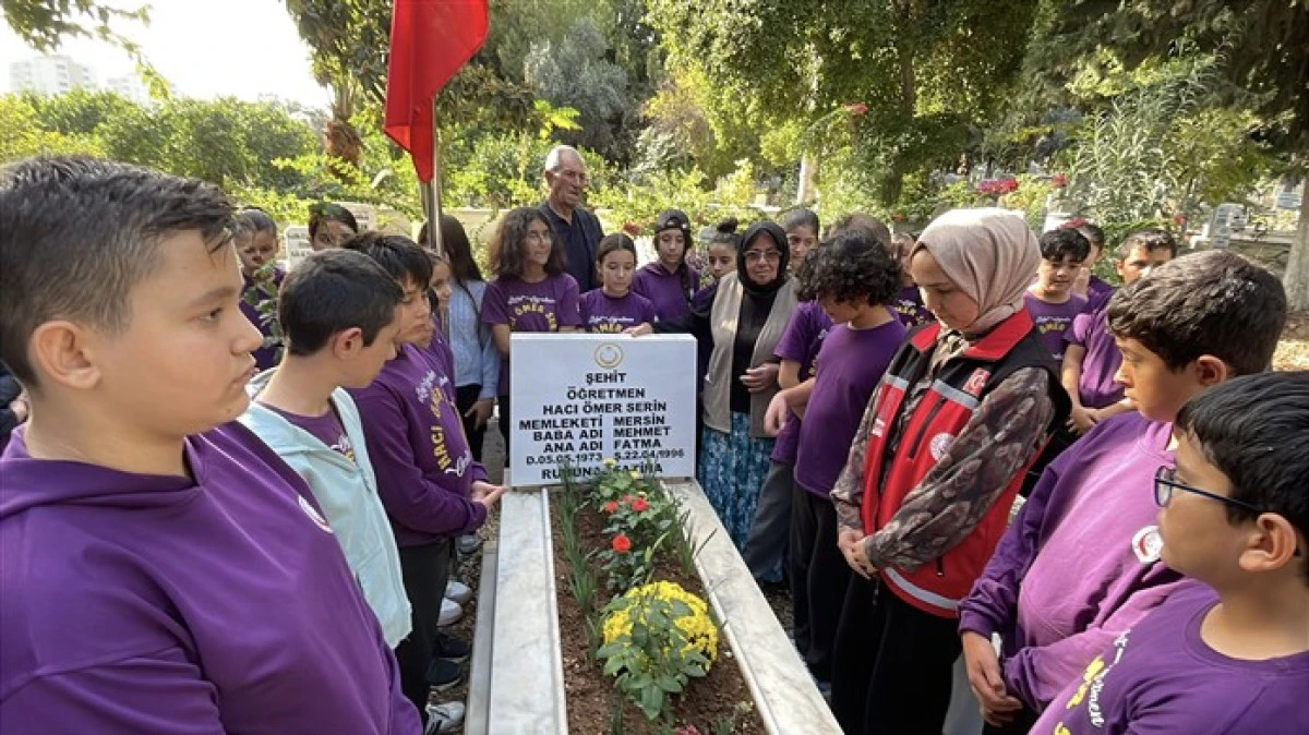 Erdemli'de Öğrencilerinden Şehit Öğretmene Vefa