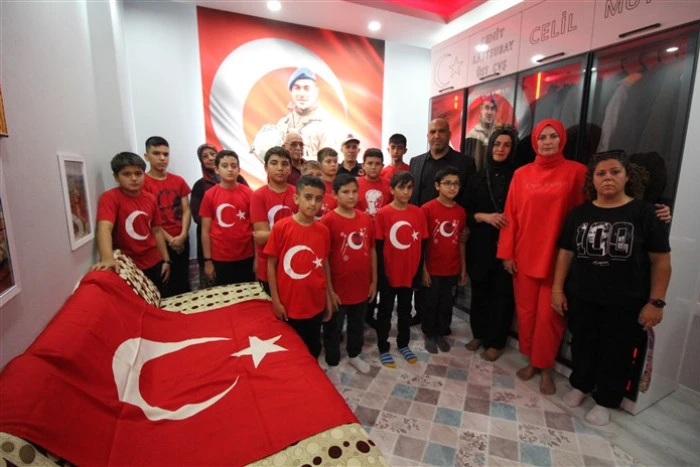 Erdemli’de Şehit Jandarma Astsubay Üstçavuş Celil Mutlu’ya Cumhuriyet Bayramında Vefalı Davranış