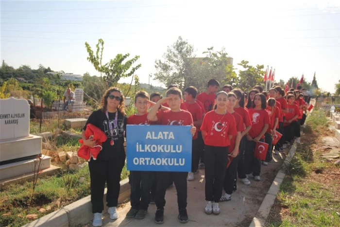 Erdemli’de Şehit Jandarma Astsubay Üstçavuş Celil Mutlu’ya Cumhuriyet Bayramında Vefalı Davranış