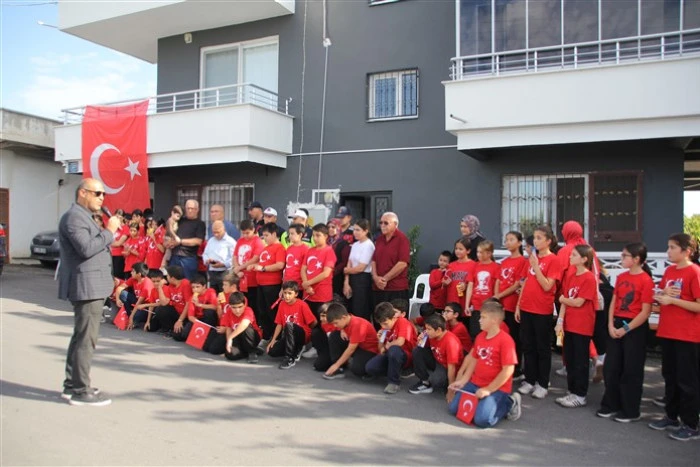 Erdemli’de Şehit Jandarma Astsubay Üstçavuş Celil Mutlu’ya Cumhuriyet Bayramında Vefalı Davranış
