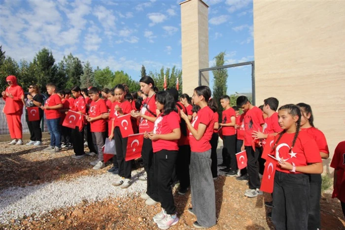 Erdemli’de Şehit Jandarma Astsubay Üstçavuş Celil Mutlu’ya Cumhuriyet Bayramında Vefalı Davranış