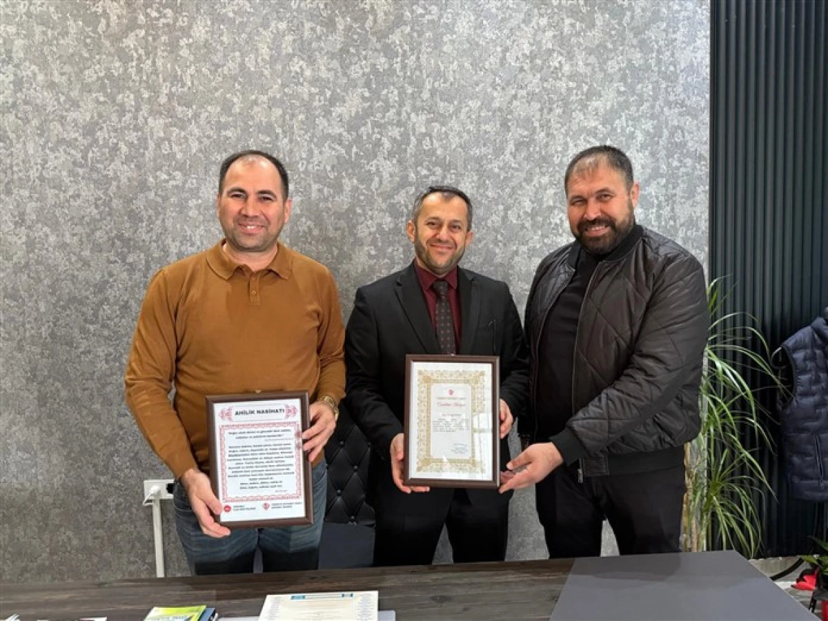 Hayırsever Tutuş kardeşlere Diyanet İşlerinden teşekkür belgesi