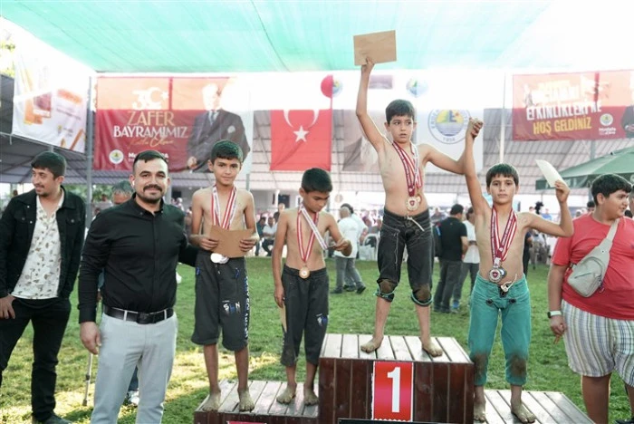 Torosların Zirvesinde Zafer Coşkusuyla Güreştiler