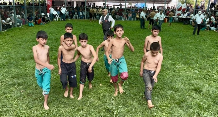 Torosların Zirvesinde Zafer Coşkusuyla Güreştiler