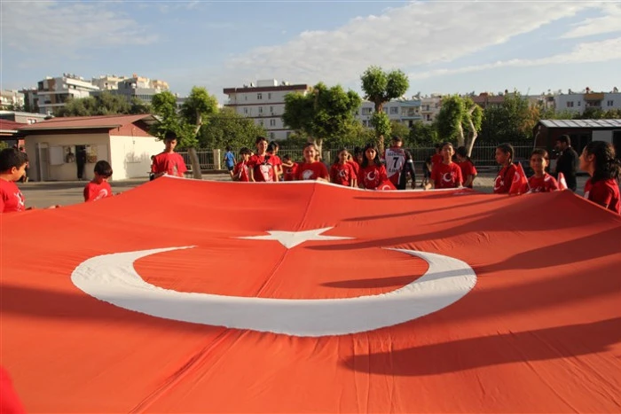 Erdemli’de Şehit Jandarma Astsubay Üstçavuş Celil Mutlu’ya Cumhuriyet Bayramında Vefalı Davranış