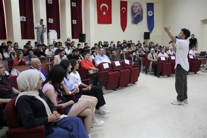 Erdemli MYO’da yılsonu Turizm Animasyon gösterisinde Eğlendiren Sahneler