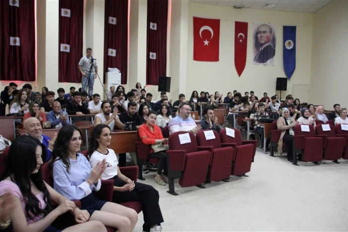Erdemli MYO’da yılsonu Turizm Animasyon gösterisinde Eğlendiren Sahneler