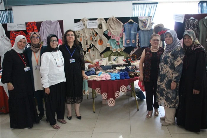 Erdemli Halk Eğitimden Muhteşem Sergi, 7 Bin 500 El Emeği Göz Nuru Eser Sergiye Çıktı