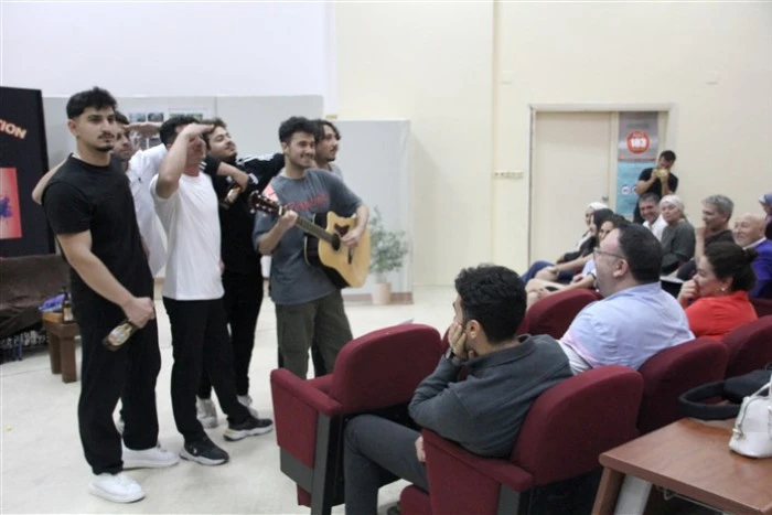 Erdemli MYO’da yılsonu Turizm Animasyon gösterisinde Eğlendiren Sahneler