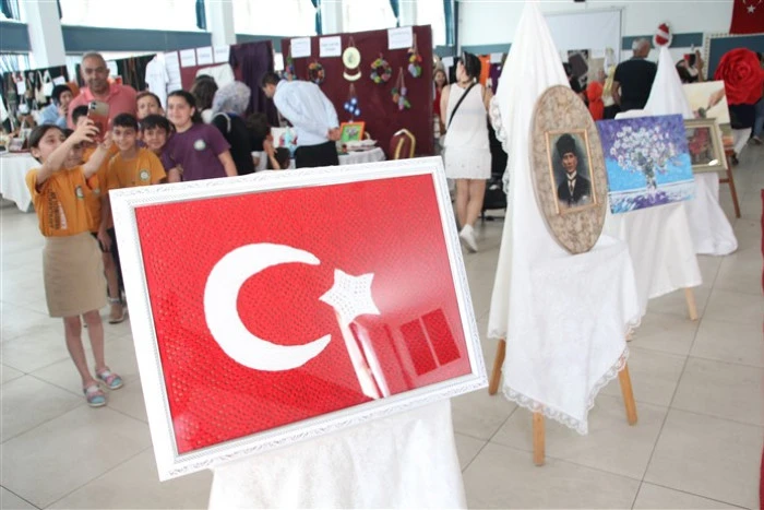 Erdemli Halk Eğitimden Muhteşem Sergi, 7 Bin 500 El Emeği Göz Nuru Eser Sergiye Çıktı