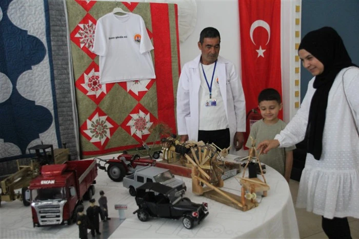Erdemli Halk Eğitimden Muhteşem Sergi, 7 Bin 500 El Emeği Göz Nuru Eser Sergiye Çıktı