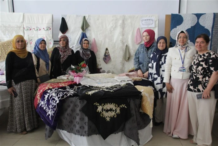 Erdemli Halk Eğitimden Muhteşem Sergi, 7 Bin 500 El Emeği Göz Nuru Eser Sergiye Çıktı