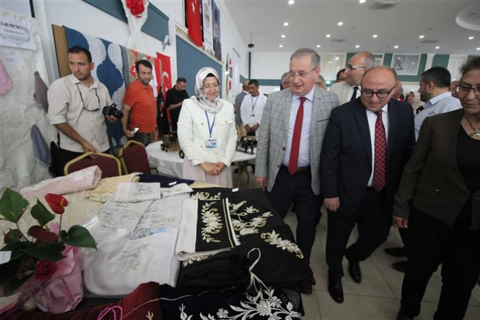 Erdemli Halk Eğitimden Muhteşem Sergi, 7 Bin 500 El Emeği Göz Nuru Eser Sergiye Çıktı