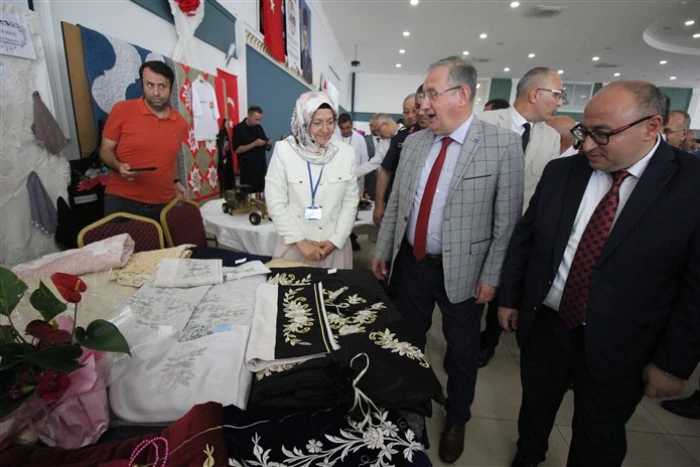 Erdemli Halk Eğitimden Muhteşem Sergi, 7 Bin 500 El Emeği Göz Nuru Eser Sergiye Çıktı