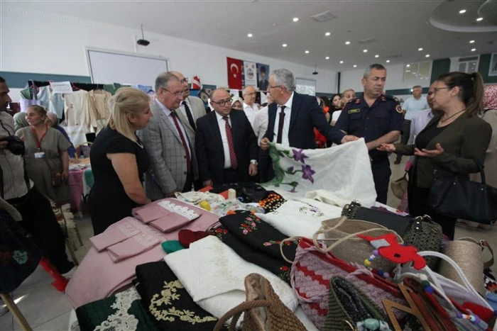 Erdemli Halk Eğitimden Muhteşem Sergi, 7 Bin 500 El Emeği Göz Nuru Eser Sergiye Çıktı
