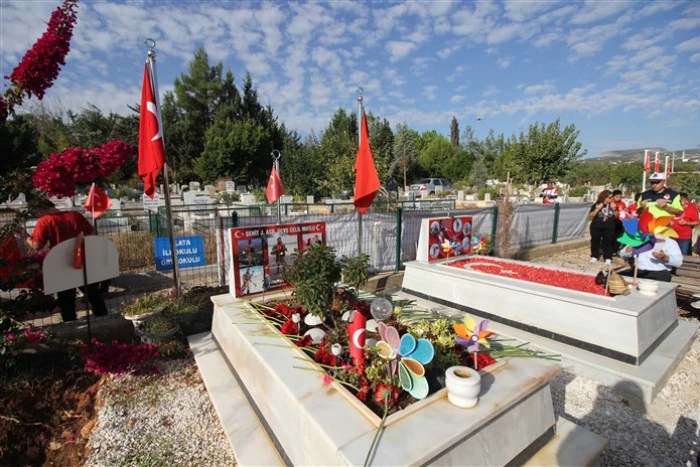 Erdemli’de Şehit Jandarma Astsubay Üstçavuş Celil Mutlu’ya Cumhuriyet Bayramında Vefalı Davranış