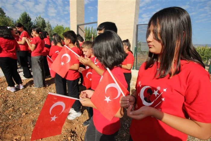 Erdemli’de Şehit Jandarma Astsubay Üstçavuş Celil Mutlu’ya Cumhuriyet Bayramında Vefalı Davranış