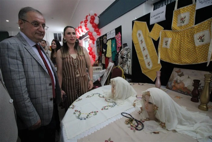Erdemli Halk Eğitimden Muhteşem Sergi, 7 Bin 500 El Emeği Göz Nuru Eser Sergiye Çıktı