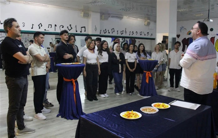 Erdemli MYO’da yılsonu Turizm Animasyon gösterisinde Eğlendiren Sahneler
