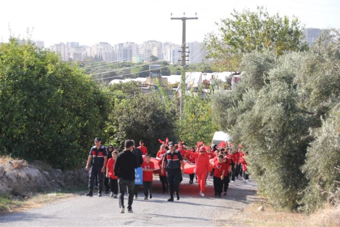 Erdemli’de Şehit Jandarma Astsubay Üstçavuş Celil Mutlu’ya Cumhuriyet Bayramında Vefalı Davranış