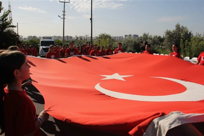 Erdemli’de Şehit Jandarma Astsubay Üstçavuş Celil Mutlu’ya Cumhuriyet Bayramında Vefalı Davranış
