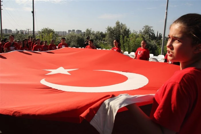 Erdemli’de Şehit Jandarma Astsubay Üstçavuş Celil Mutlu’ya Cumhuriyet Bayramında Vefalı Davranış