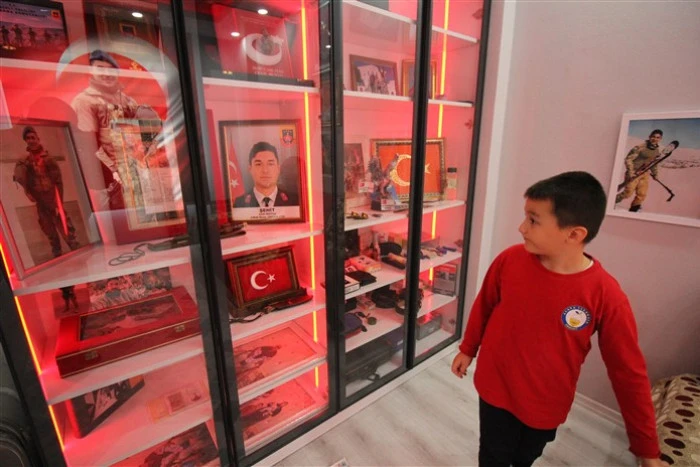 Erdemli’de Şehit Jandarma Astsubay Üstçavuş Celil Mutlu’ya Cumhuriyet Bayramında Vefalı Davranış