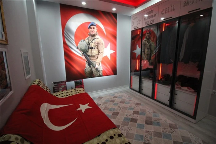 Erdemli’de Şehit Jandarma Astsubay Üstçavuş Celil Mutlu’ya Cumhuriyet Bayramında Vefalı Davranış