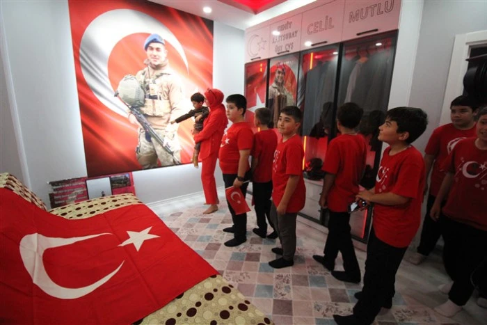 Erdemli’de Şehit Jandarma Astsubay Üstçavuş Celil Mutlu’ya Cumhuriyet Bayramında Vefalı Davranış