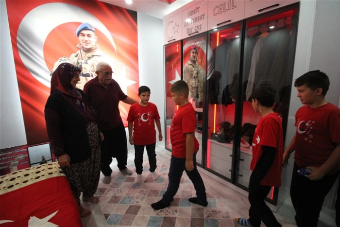 Erdemli’de Şehit Jandarma Astsubay Üstçavuş Celil Mutlu’ya Cumhuriyet Bayramında Vefalı Davranış