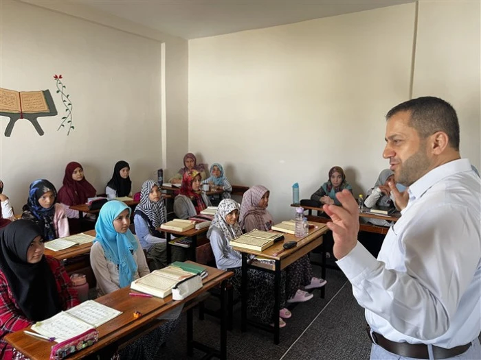 Yaz Kur’an Kurslarında Öğrenciler Hem Öğreniyor, Hem de Eğleniyorlar