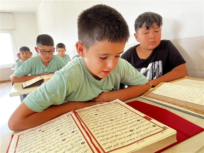 Yaz Kur’an Kurslarında Öğrenciler Hem Öğreniyor, Hem de Eğleniyorlar