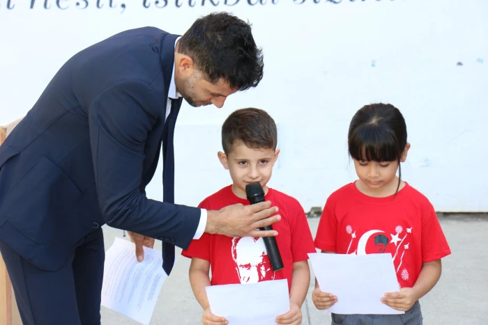 480 Öğrencinin oluşturduğu, 80 metrakare ‘Yaşasın Cumhuriyet’ Görseli Büyük Beğeni Topladı