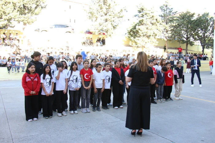 480 Öğrencinin oluşturduğu, 80 metrakare ‘Yaşasın Cumhuriyet’ Görseli Büyük Beğeni Topladı