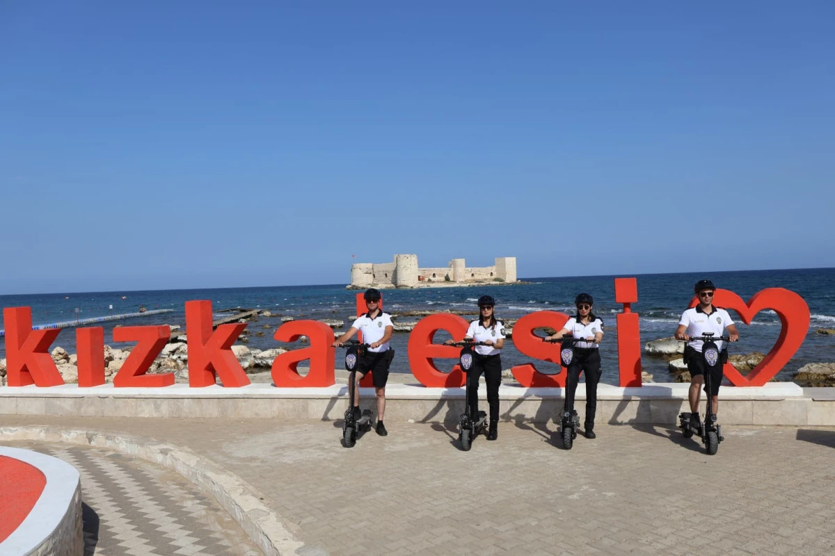 Kızkalesi’nde Scooterlı Plaj Polis Göreve Başladı