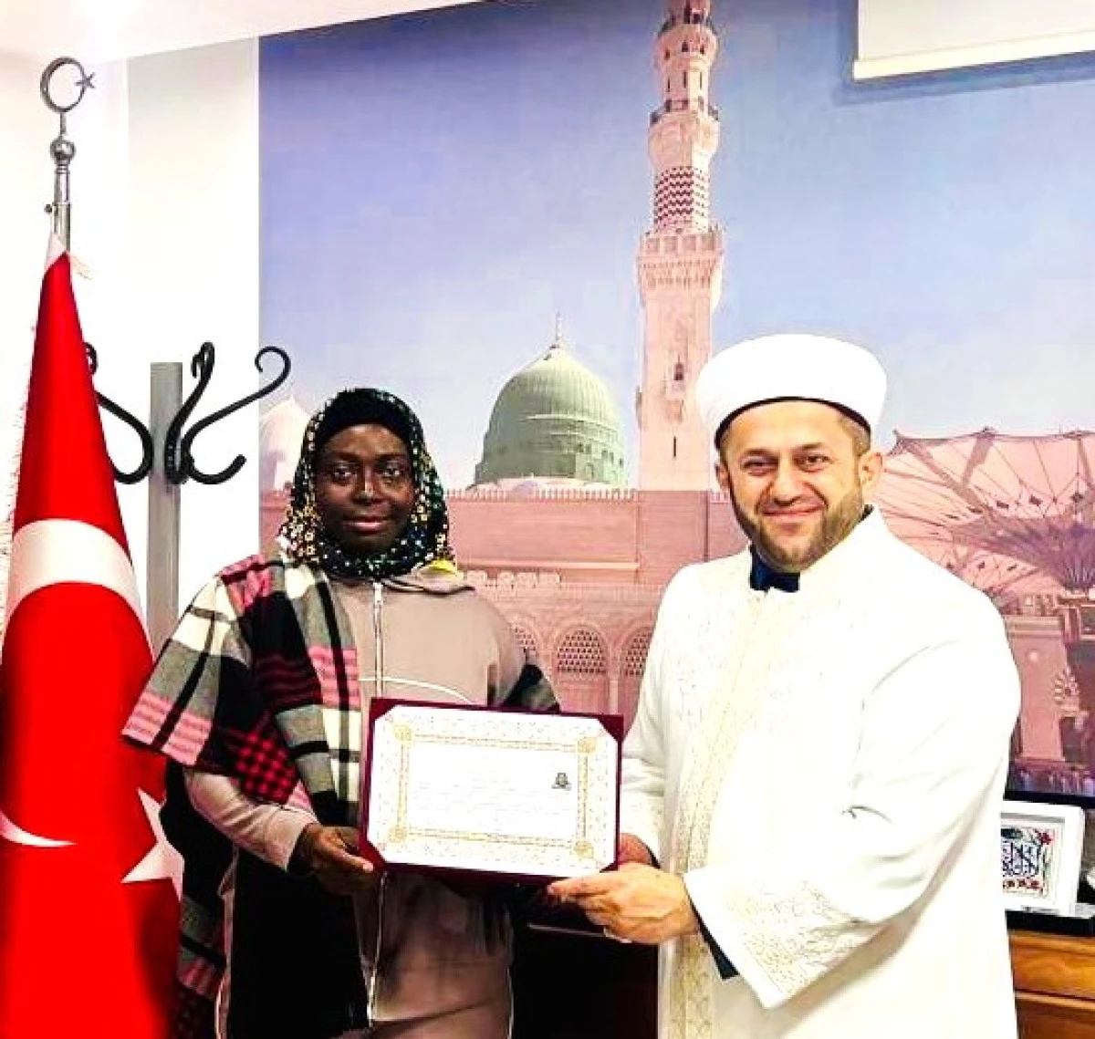 Sierra Leone&rsquo;li Embambay, Ayşe Oldu, Ramazan&rsquo;a M&uuml;sl&uuml;man Başladı
