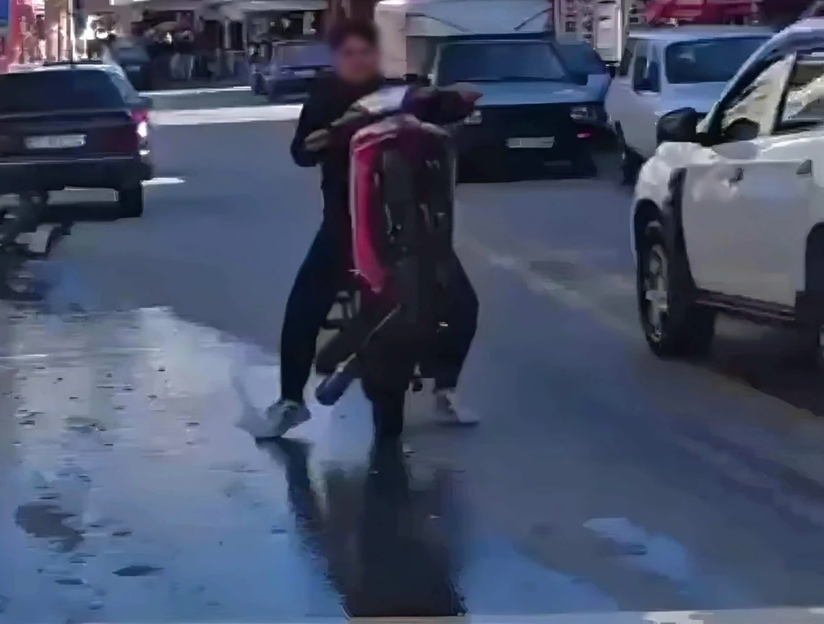 Trafiği Tehlikeye Atan Motosikletli Jandarmadan Kaçamadı